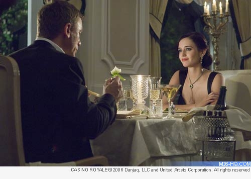 Bond names the vodka martini after Vesper Lynd